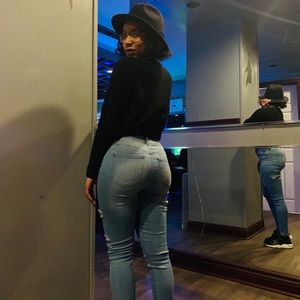 Meet your Posher, Nia